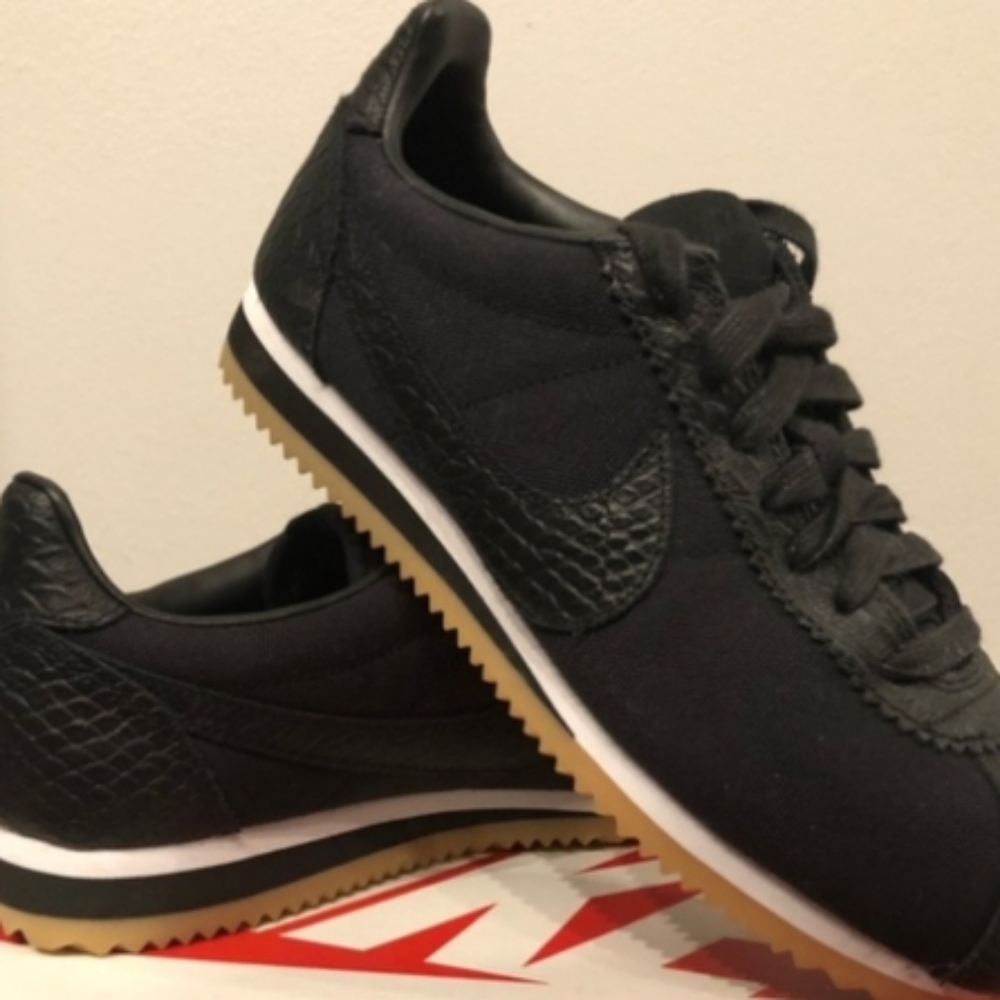 Brand new Women's Nike Cortez